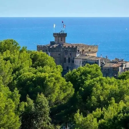 Apartment 2 Flat With Sea View, Private Parking, Swimming Pool, And Ac